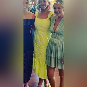 Adelyn Rae Lime Green Dress - Size M